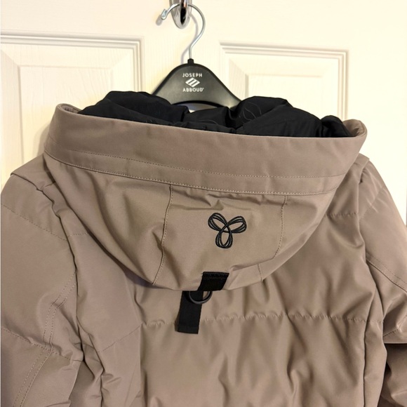 Aritzia TNA The Powder Parka - Picture 3 of 7